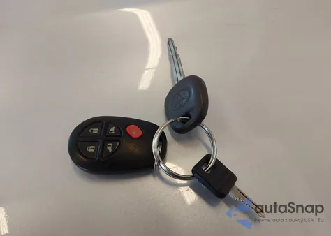 2011 Toyota Sienna Le V6 z USA, uszkodzony, nr VIN 5TDKK3DC8BS048161